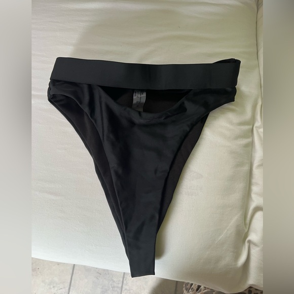 Two Piece Bathing Suit👙 - Picture 3 of 4